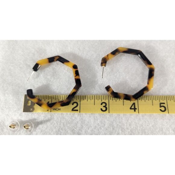 Tortoise Shell Acrylic Hoop Earrings - Picture 8 of 8